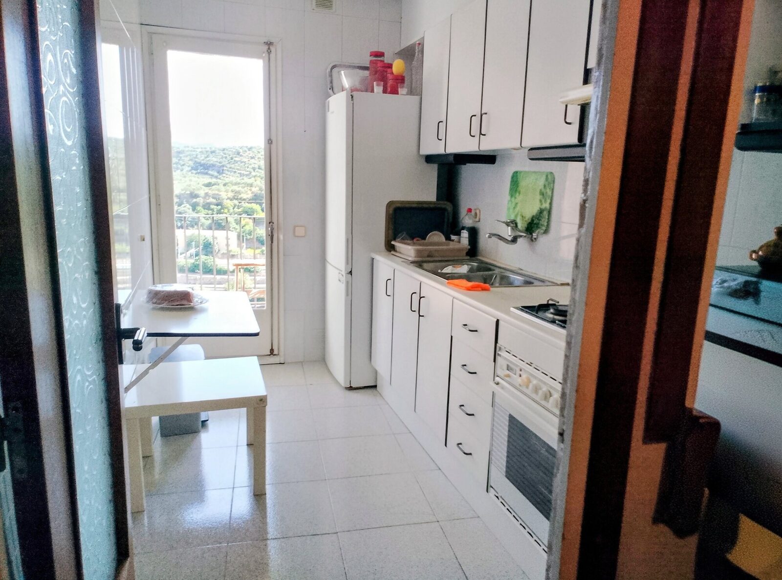Cocina con salida al balcón